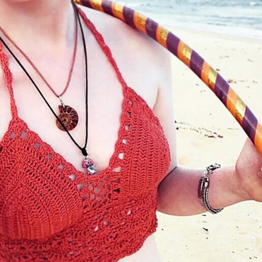 Red crochet backless knit halter summer crop top - Picture 2 of 2